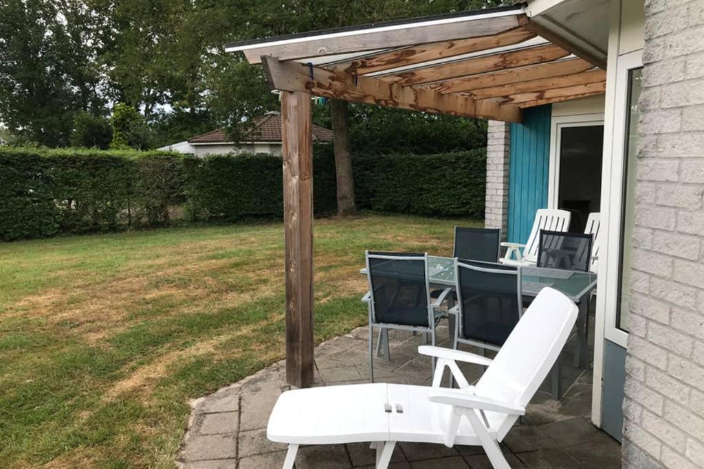 Rustig Gelegen Bungalow In Mooi Havelte Bagian luar foto