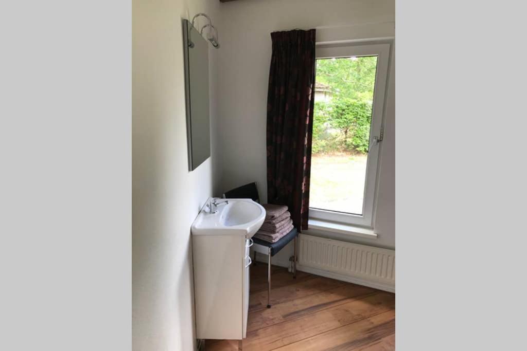Rustig Gelegen Bungalow In Mooi Havelte Bagian luar foto