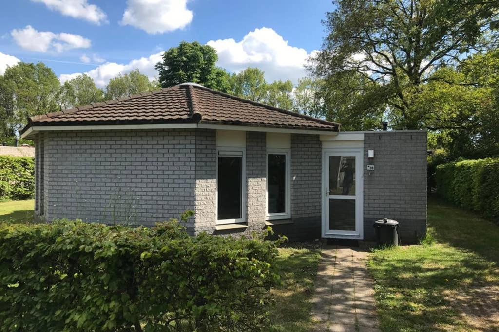 Rustig Gelegen Bungalow In Mooi Havelte Bagian luar foto
